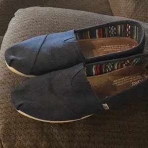 Navy toms